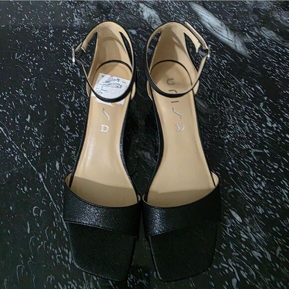 BRAND NEW UNISA LOW-HEEL WEDGE SHIMMER QUARE- TOE SANDAL - Picture 2 of 13